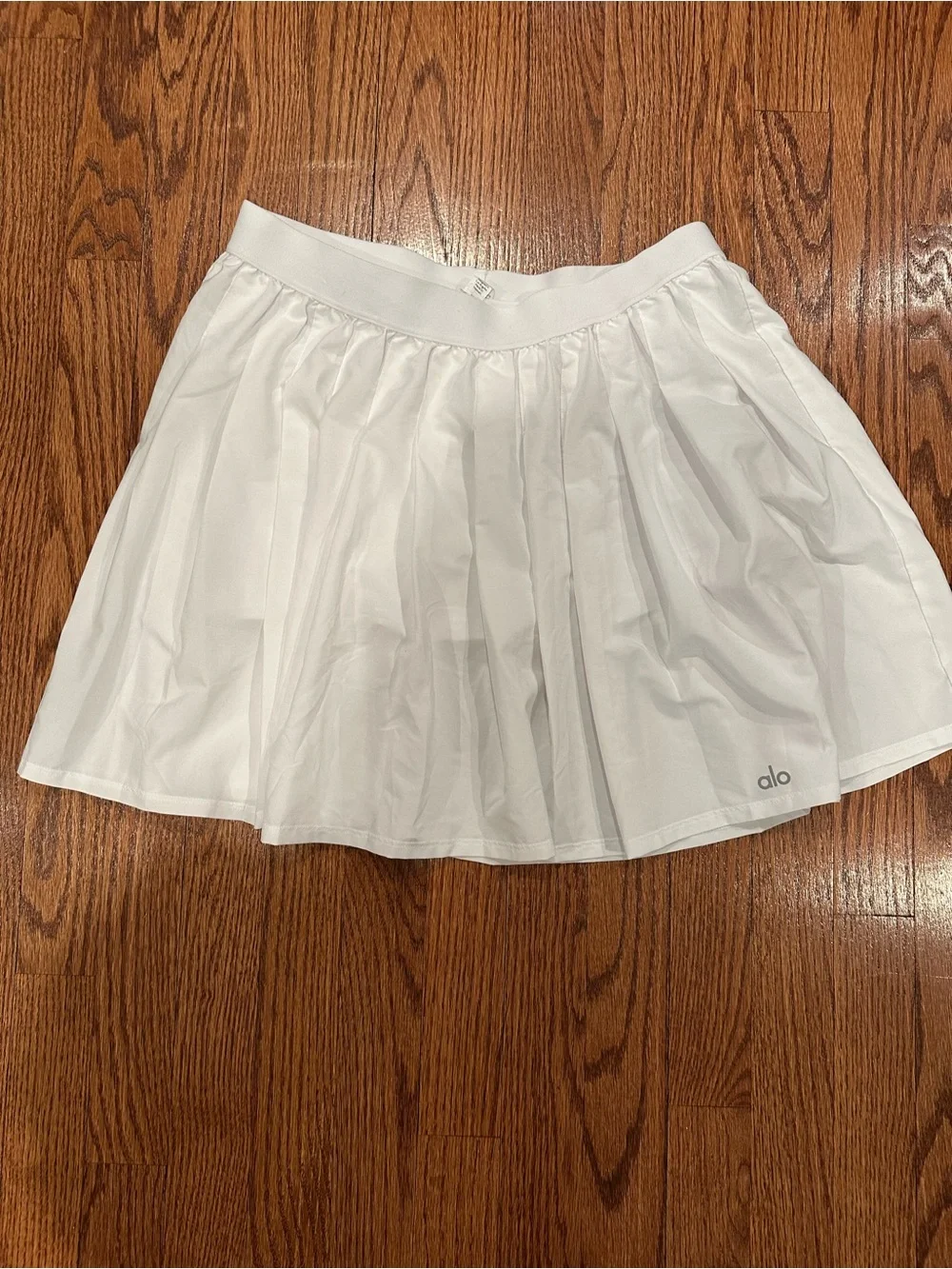 ALO Yoga White Pleated Athletic Skort